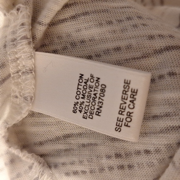 e Striped V-Neck Women's Top Size 26/28W - Picture 4 of 4